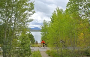 Bikes + Water: 5 Rides Perfect for the Fall